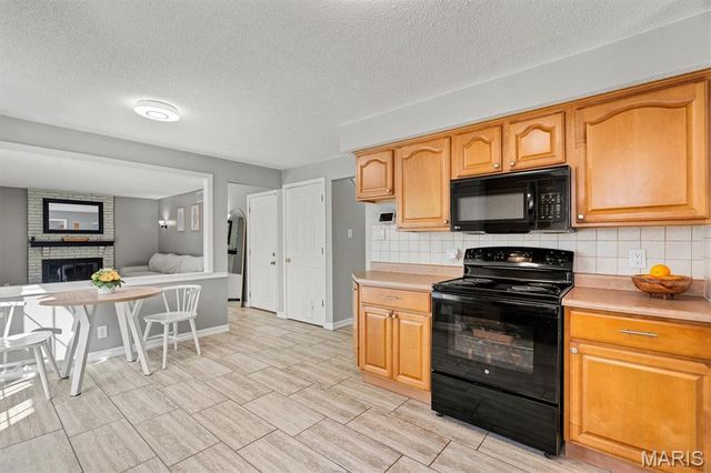 1912 Springtree Drive, Maryland Heights, MO 63043