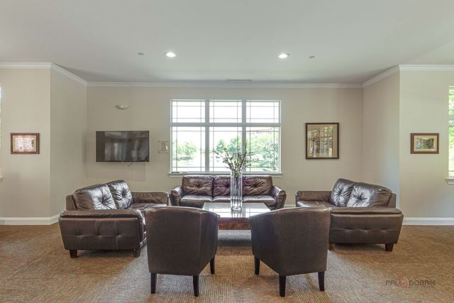 82 Prairie Court, Wheeling, IL 60090