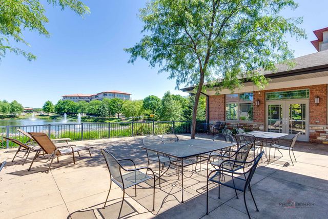 82 Prairie Court, Wheeling, IL 60090