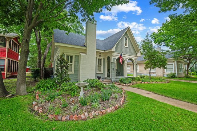 311 E Marvin Avenue, Waxahachie, TX 75165