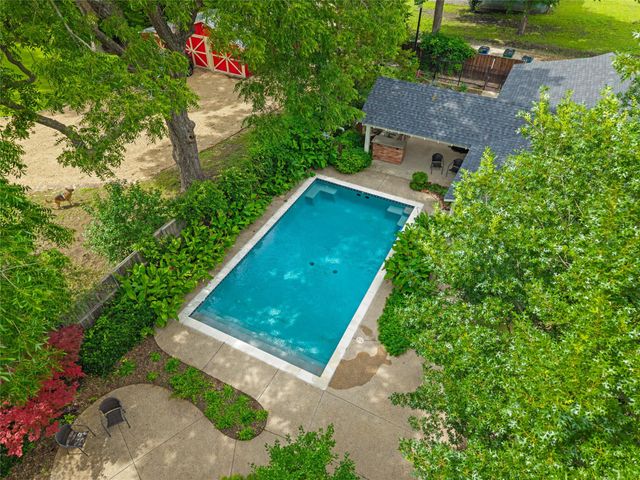 311 E Marvin Avenue, Waxahachie, TX 75165