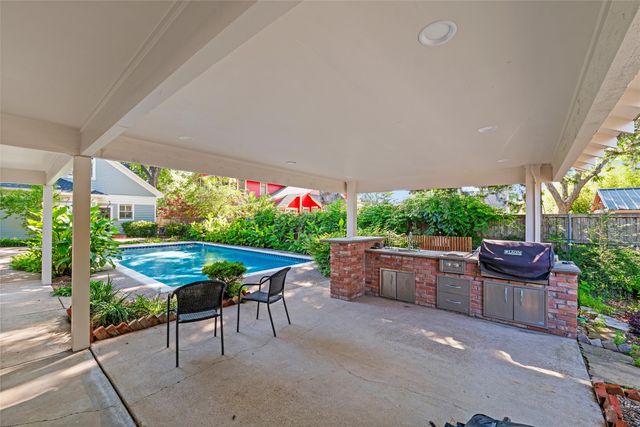 311 E Marvin Avenue, Waxahachie, TX 75165