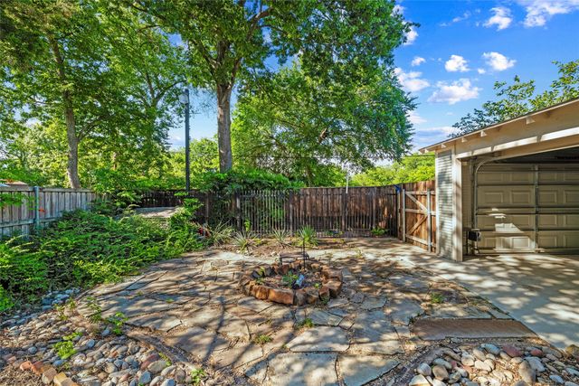 311 E Marvin Avenue, Waxahachie, TX 75165
