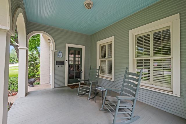 311 E Marvin Avenue, Waxahachie, TX 75165