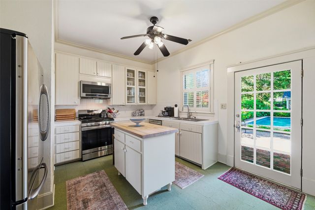 311 E Marvin Avenue, Waxahachie, TX 75165