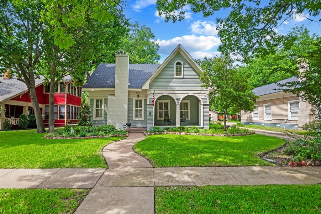 311 E Marvin Avenue, Waxahachie, TX 75165