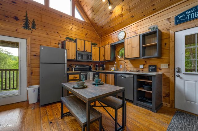 1705 Quail Hollow Way, Sevierville, TN 37876