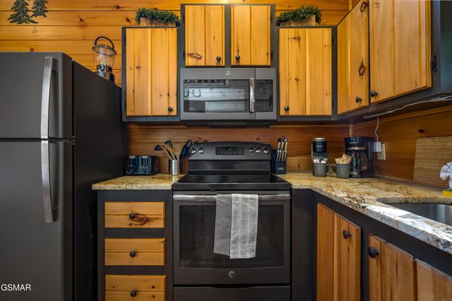 1705 Quail Hollow Way, Sevierville, TN 37876