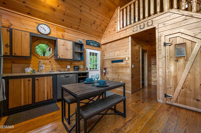 1705 Quail Hollow Way, Sevierville, TN 37876