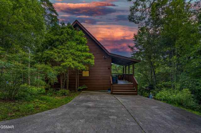 1705 Quail Hollow Way, Sevierville, TN 37876
