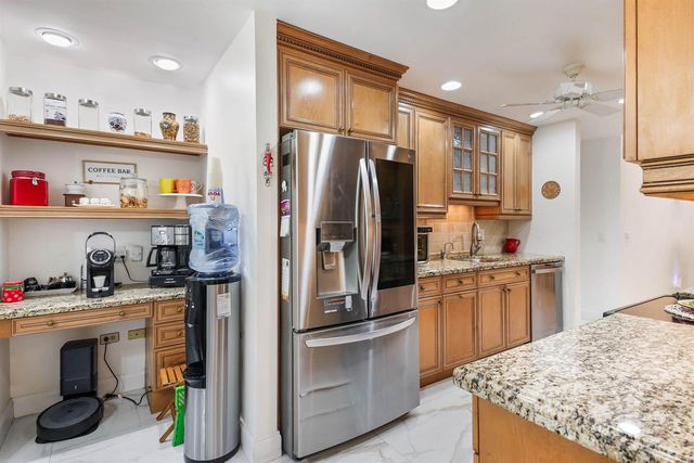 6858 FOUNTAINS Circle, Lake Worth, FL 33467