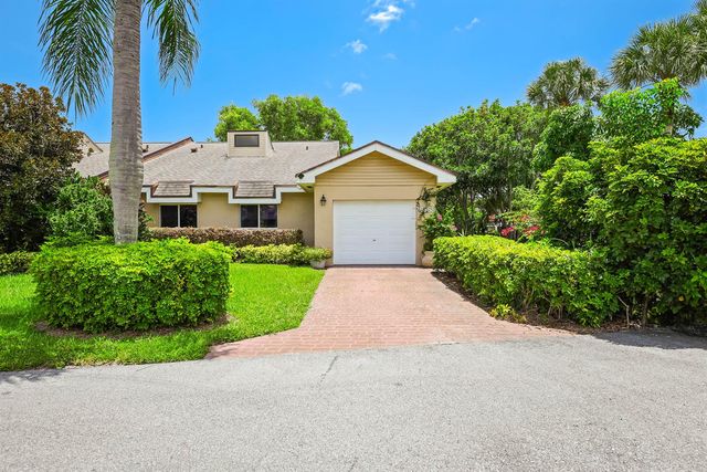 6858 FOUNTAINS Circle, Lake Worth, FL 33467