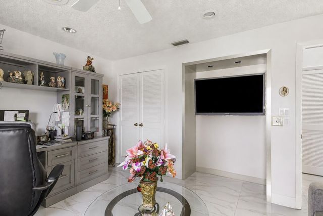 6858 FOUNTAINS Circle, Lake Worth, FL 33467