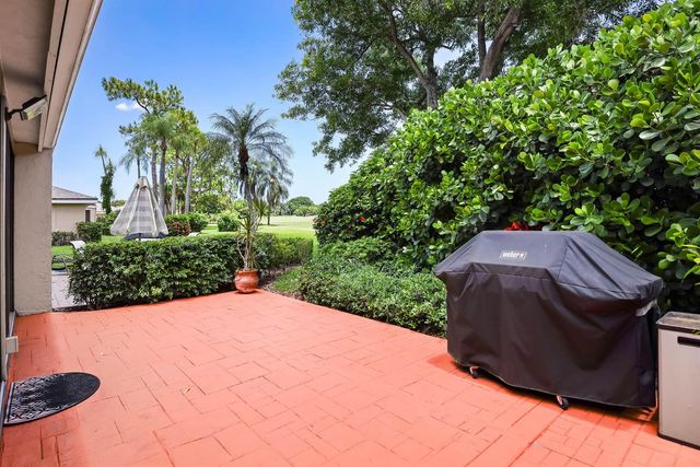 6858 FOUNTAINS Circle, Lake Worth, FL 33467