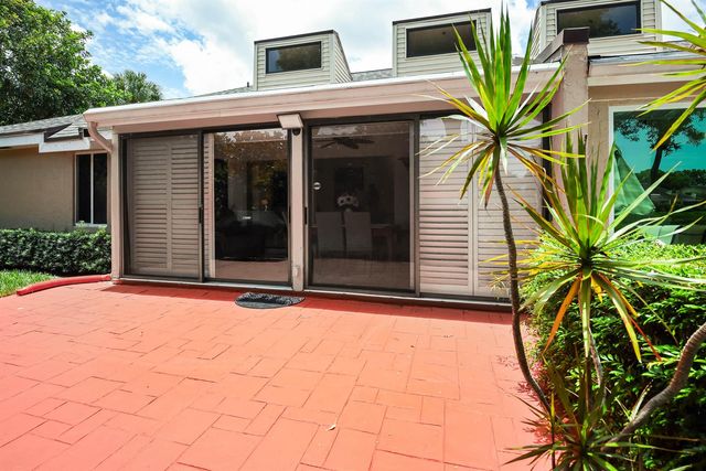 6858 FOUNTAINS Circle, Lake Worth, FL 33467