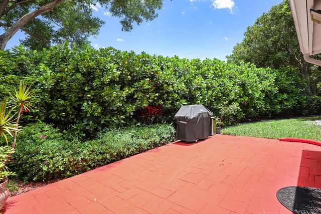 6858 FOUNTAINS Circle, Lake Worth, FL 33467