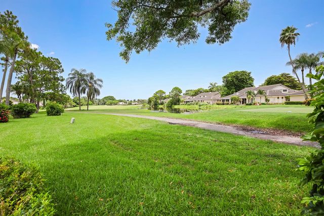 6858 FOUNTAINS Circle, Lake Worth, FL 33467