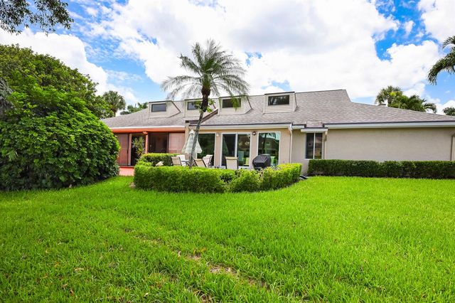 6858 FOUNTAINS Circle, Lake Worth, FL 33467