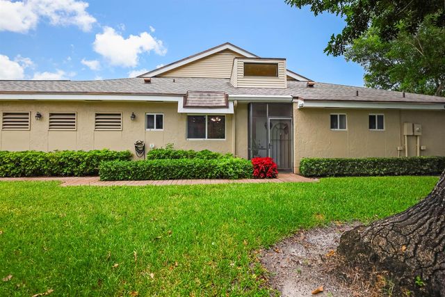 6858 FOUNTAINS Circle, Lake Worth, FL 33467
