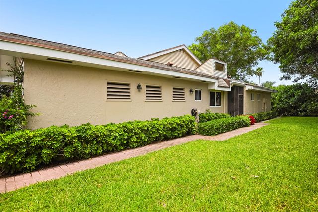 6858 FOUNTAINS Circle, Lake Worth, FL 33467