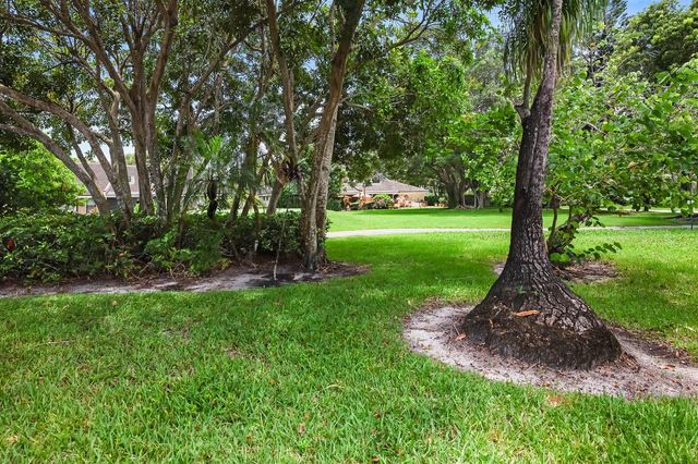 6858 FOUNTAINS Circle, Lake Worth, FL 33467