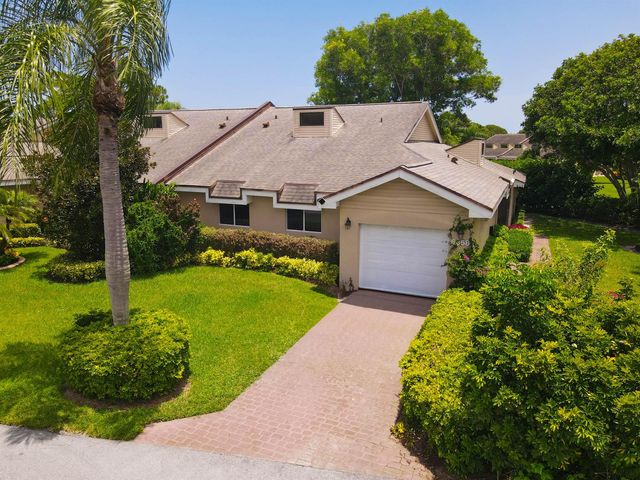 6858 FOUNTAINS Circle, Lake Worth, FL 33467