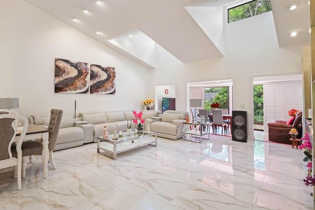 6858 FOUNTAINS Circle, Lake Worth, FL 33467