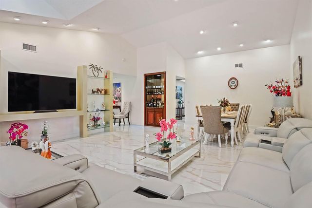 6858 FOUNTAINS Circle, Lake Worth, FL 33467