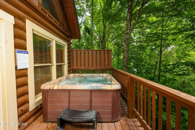 556 Wildwood Forest Way, Sevierville, TN 37876