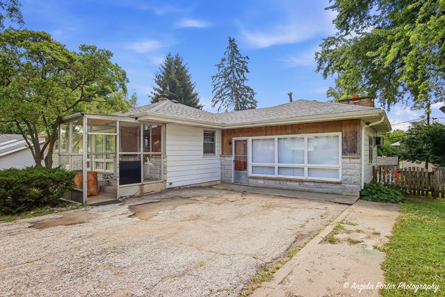 1401 Channel Beach Avenue, Johnsburg, IL 60051