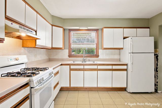 1401 Channel Beach Avenue, Johnsburg, IL 60051