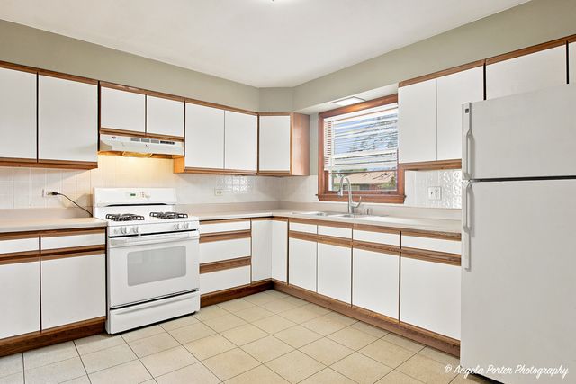 1401 Channel Beach Avenue, Johnsburg, IL 60051