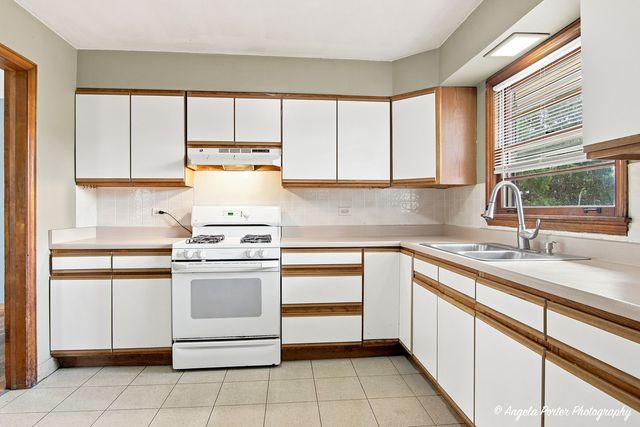 1401 Channel Beach Avenue, Johnsburg, IL 60051