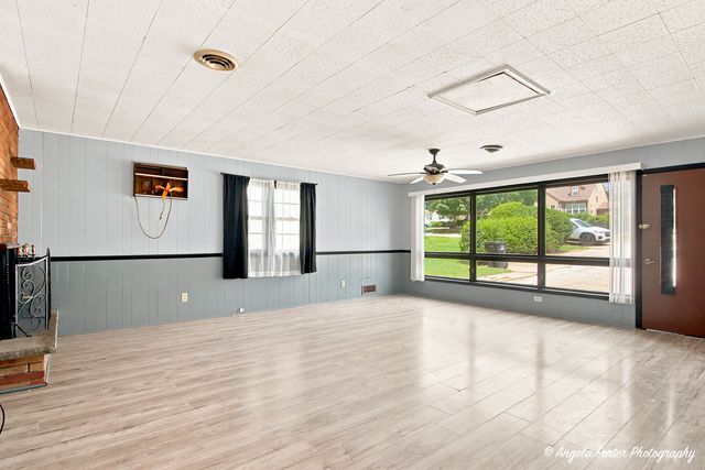 1401 Channel Beach Avenue, Johnsburg, IL 60051