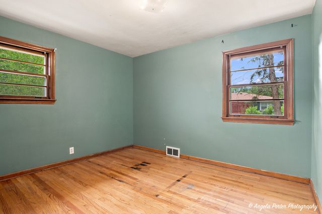 1401 Channel Beach Avenue, Johnsburg, IL 60051