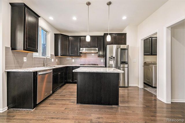 28364 Hanover Drive, Novi, MI 48377