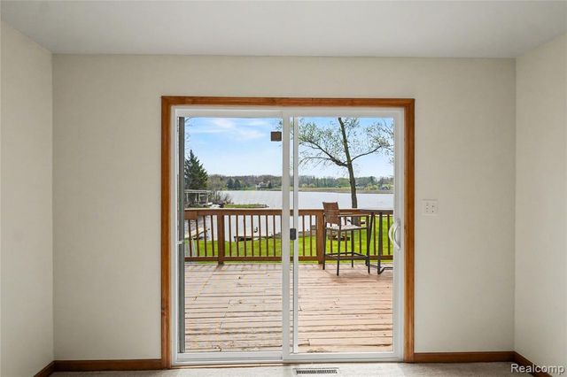 6522 Bennett Lake Road, Fenton, MI 48430