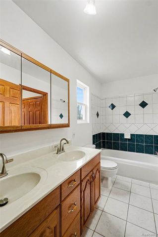 6522 Bennett Lake Road, Fenton, MI 48430