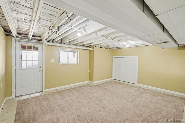 6522 Bennett Lake Road, Fenton, MI 48430