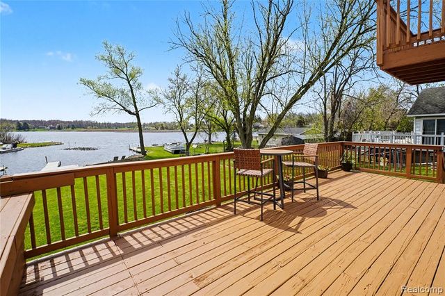 6522 Bennett Lake Road, Fenton, MI 48430