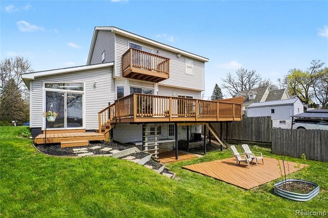 6522 Bennett Lake Road, Fenton, MI 48430