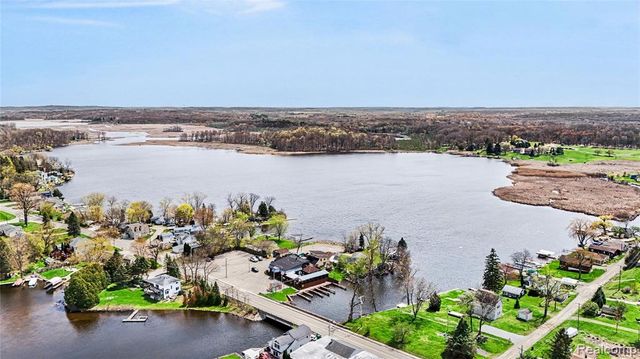 6522 Bennett Lake Road, Fenton, MI 48430