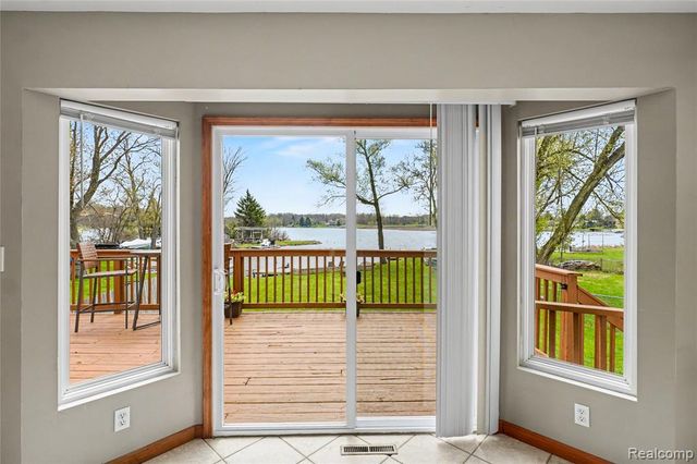 6522 Bennett Lake Road, Fenton, MI 48430