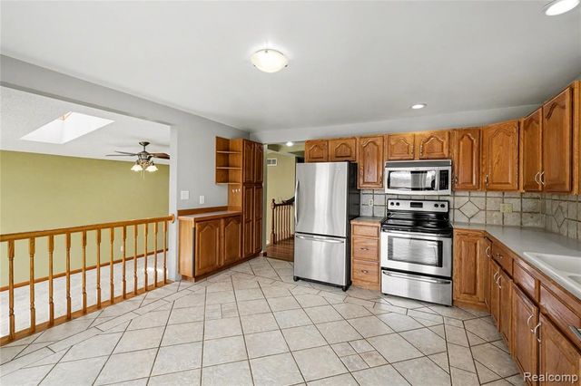 6522 Bennett Lake Road, Fenton, MI 48430