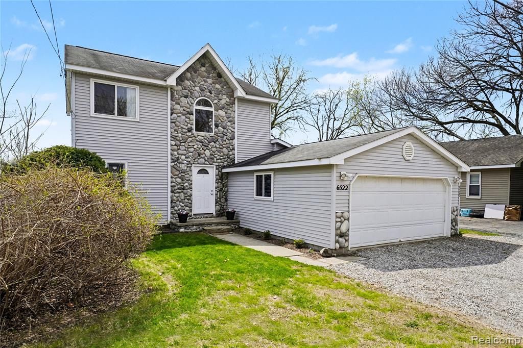 6522 Bennett Lake Road, Fenton, MI 48430