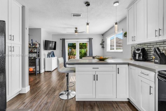 6481 SW 13th St, Plantation, FL 33317