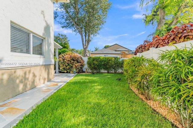 6481 SW 13th St, Plantation, FL 33317