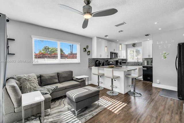6481 SW 13th St, Plantation, FL 33317