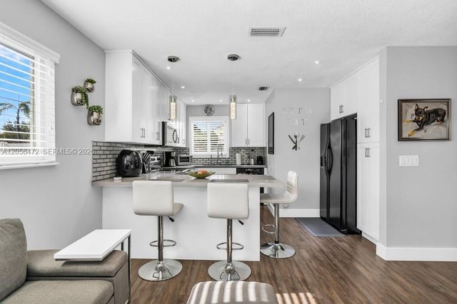 6481 SW 13th St, Plantation, FL 33317