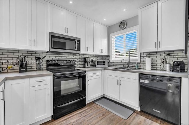 6481 SW 13th St, Plantation, FL 33317